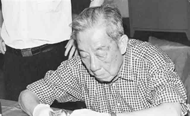 一位老人,出身世家豪门,为国捐献10个亿,却连一双皮鞋也买不起_朱家溍