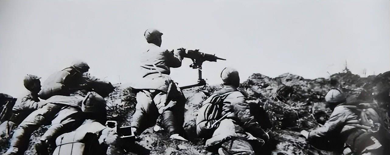 出其不意!攻打牛驼寨,炮兵们自己扛上炮筒,炮架和炮弹,打冲锋