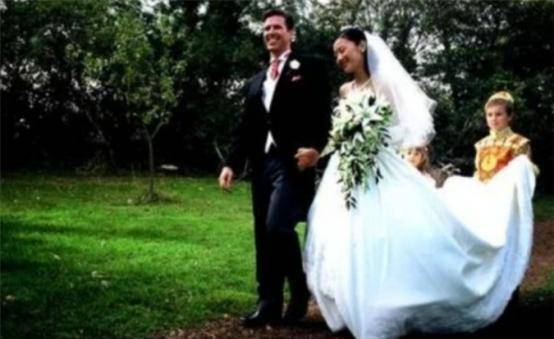 前央视才女姜丰:情定英国高管入英籍,离婚后孤身带娃回国创业