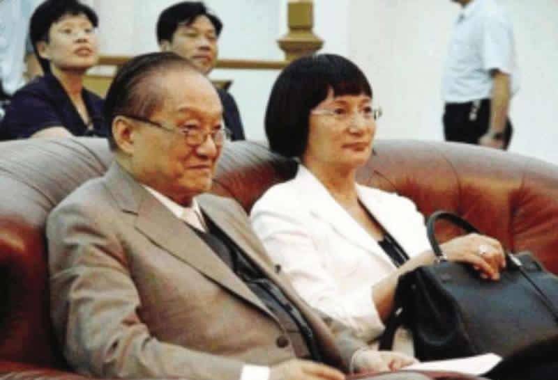 3年前金庸去世:婚姻不幸,痛失长子,女儿失聪,一生悲苦有谁知