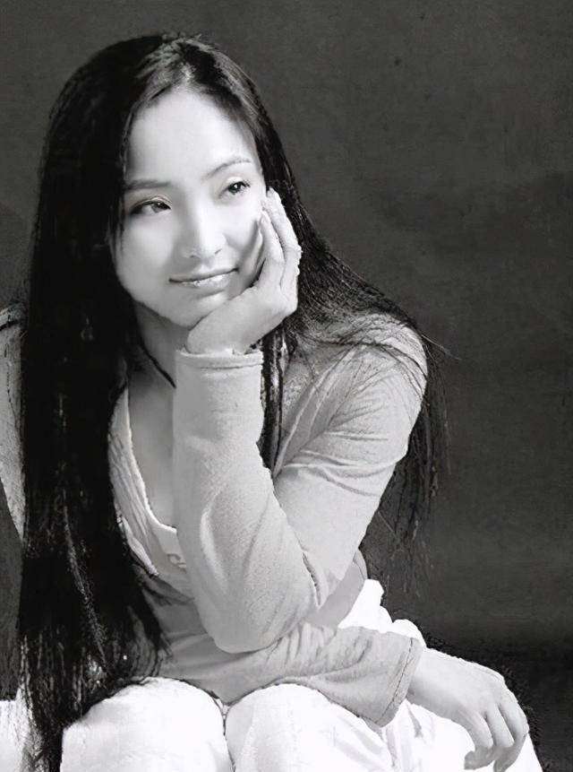 她因《血色湘西》走红,27岁嫁入豪门,29岁却被丈夫连捅3刀致死_白静