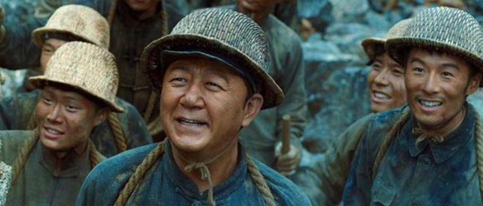 共和国功勋张富清:战场敢做突击队,建设争当排头兵