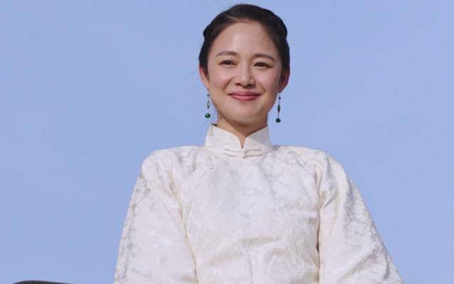 与法国妻子离婚,42岁姜文娶26岁周韵,15年相互陪伴,幸福美满