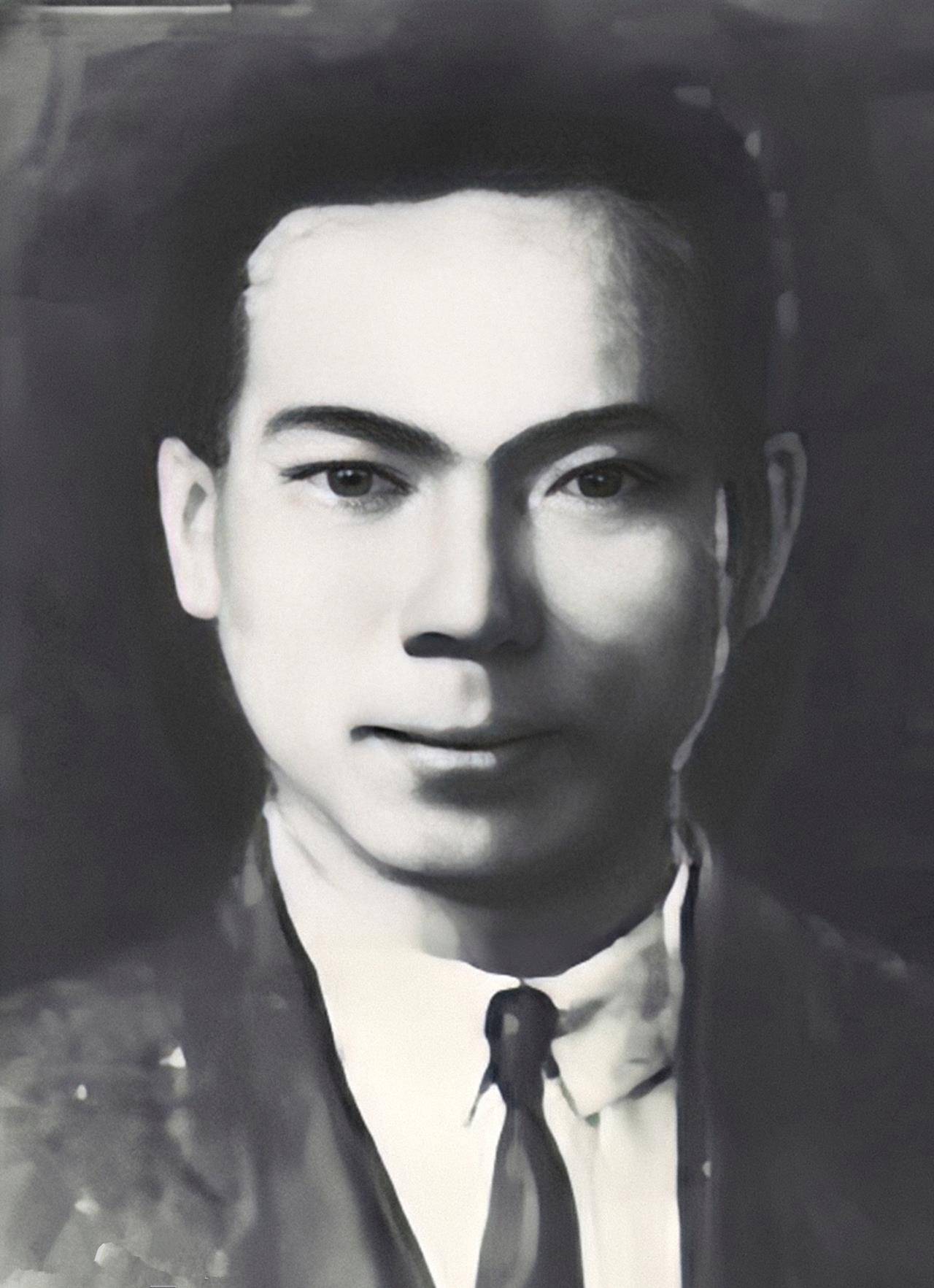 为革命他不惜同父陈独秀反目,被捕后比吉鸿昌更壮烈,站着被砍杀