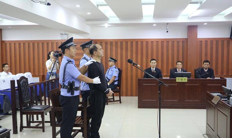 当时担任兴华镇党委副书记的苏占武,居然违背村民们的意见,私自向上级