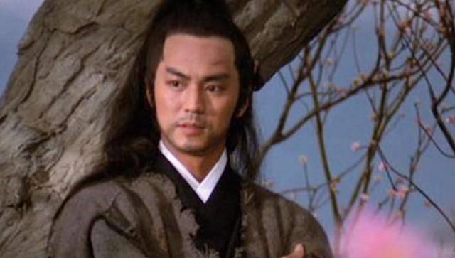 在他辉煌时与他称兄道弟十分亲热的人,大部分都开始远离他.
