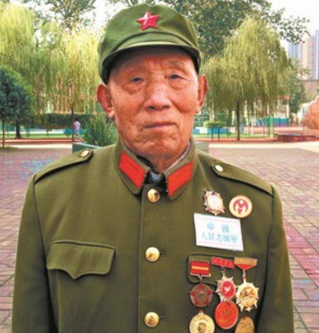 一个班炸毁美军11辆坦克,特等英雄班长战后失踪,军政委登报寻找