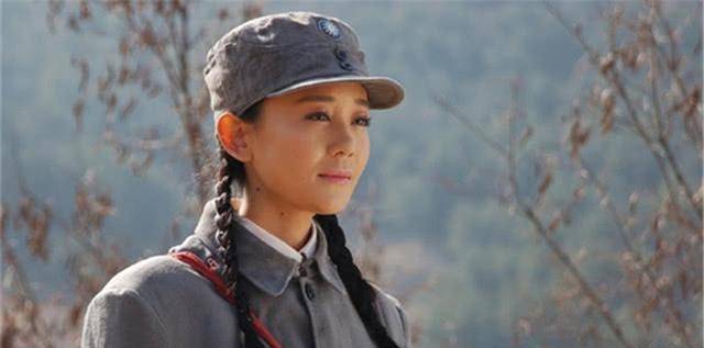 女八路跳崖获救,几十年后偶然发现,救命恩人原来是亲家的战友