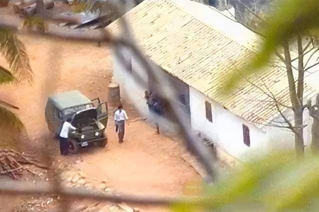 徐中正,王敏也过来帮忙,他们把穆春林的尸体藏在了附近的苞米地里.