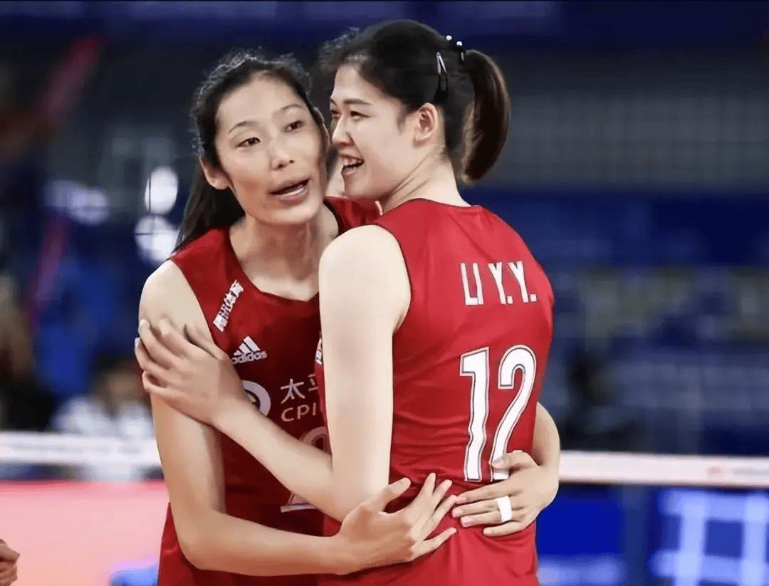 其次就是主教练的临场调度,中国女排有很多秘密武器,张常宁从回归国家