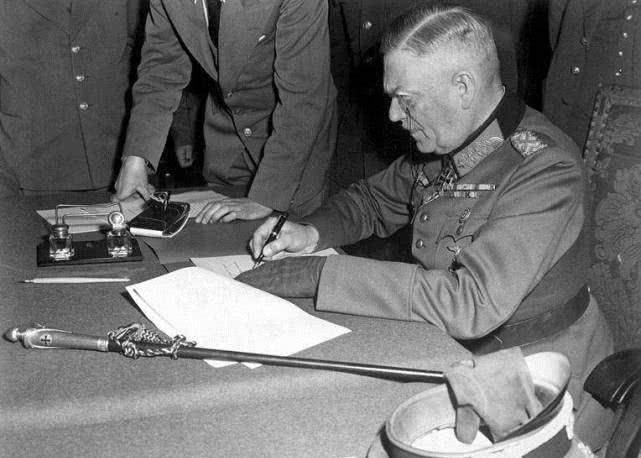 签署投降书德国还要为在这场战争中犯下的暴行负责,尤其是纳粹党卫军
