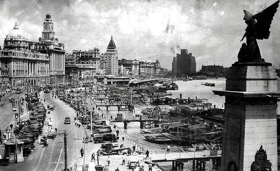 路遇卖花女,娶回当老婆,老婆出招让丈夫一跃成为上海首富