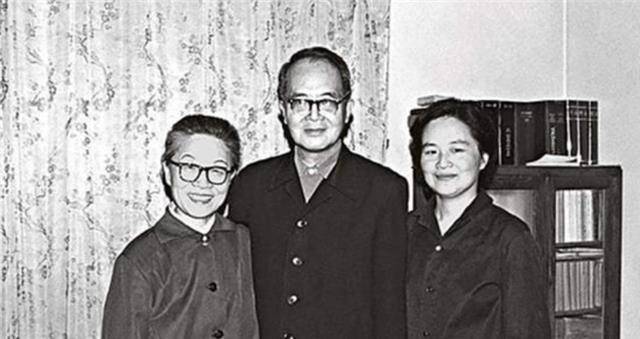 费孝通早年追求杨绛无果,晚年登门拜访,杨绛:莫要知难而上