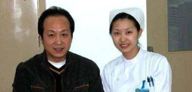 央视"罗京"去世11年,妻子已经改嫁富商,墓地铜像仍一尘不染