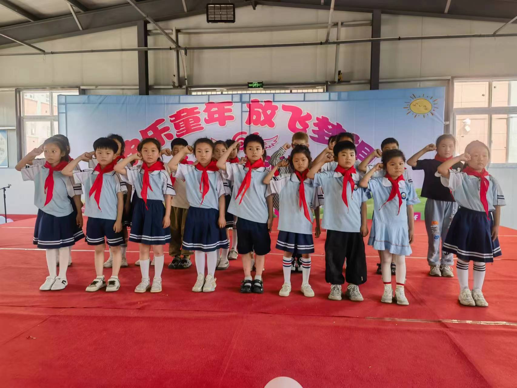 大李庄小学举行入队仪式