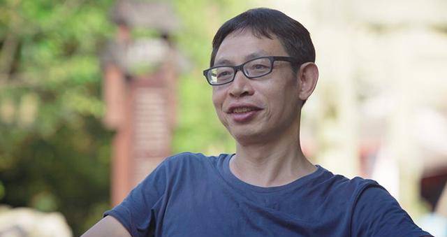 范跑跑事件:汶川地震丢下学生逃跑,责任推卸学生,如今过的如何