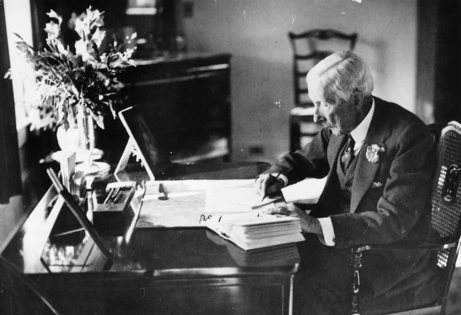 他就是我们今天要讲述的人物——约翰·戴维森·洛克菲勒.