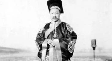 袁世凯妄图复辟帝制但是马相伯即使不在庙堂,他仍然不忘忧国忧民,只要