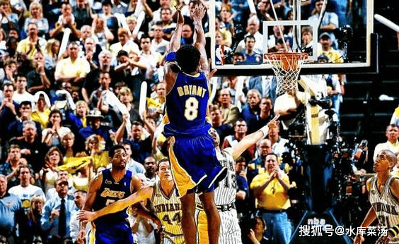 00年"躺冠"的科比和07年"单核"的詹姆斯,差距到底有多大?