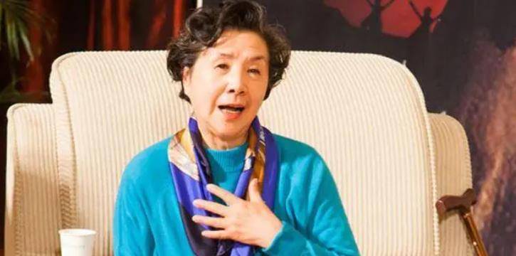 赵丹前妻因战乱无奈改嫁,将错就错被女儿怨憎,一场疾病母女和解