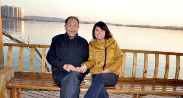 38岁美女教师,不惧世俗表白65岁清洁工:除了你,别人都是将就