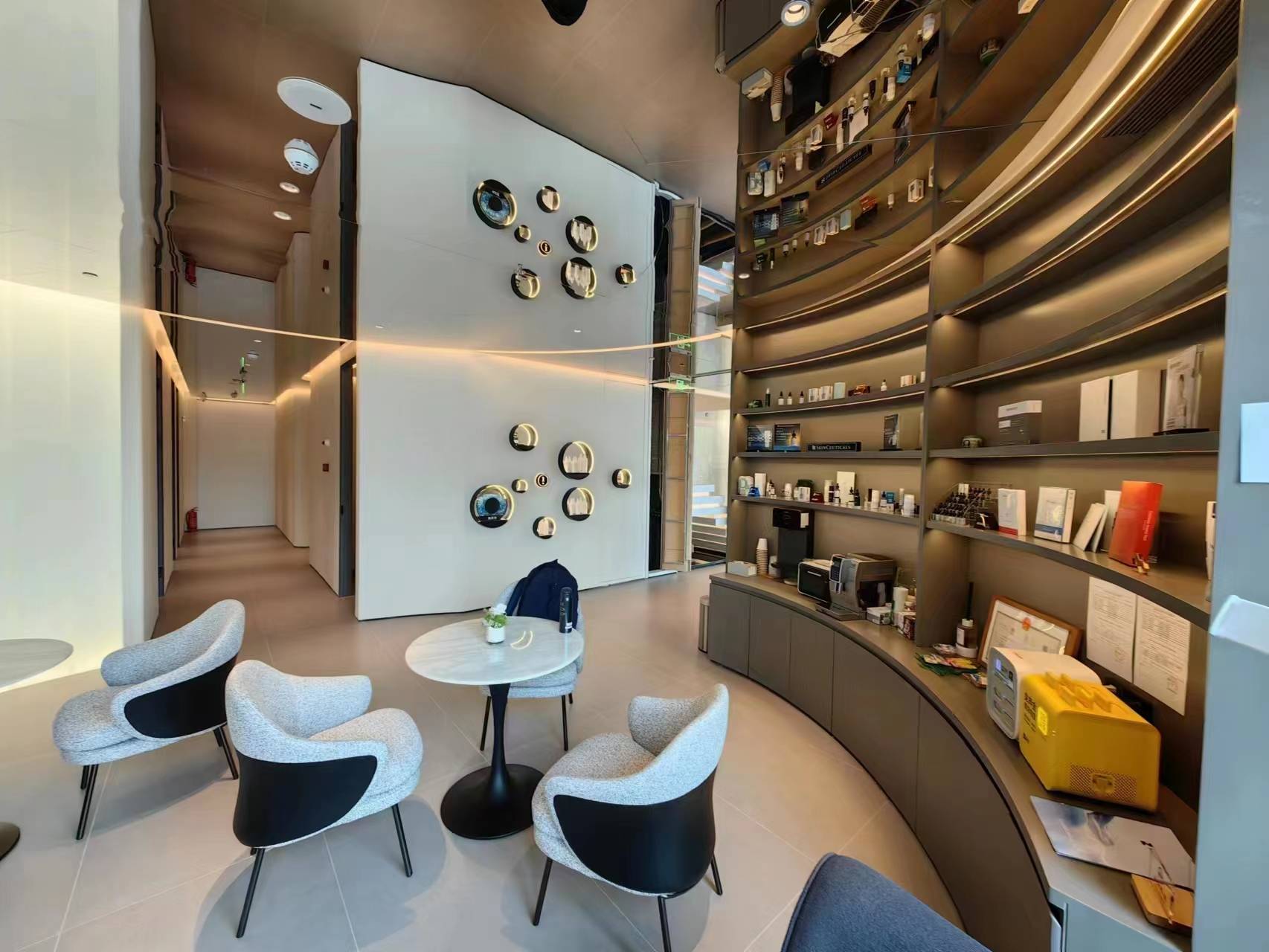 小户型房子吊顶设计全攻略:如何打造时尚美观且实用的居住空间?