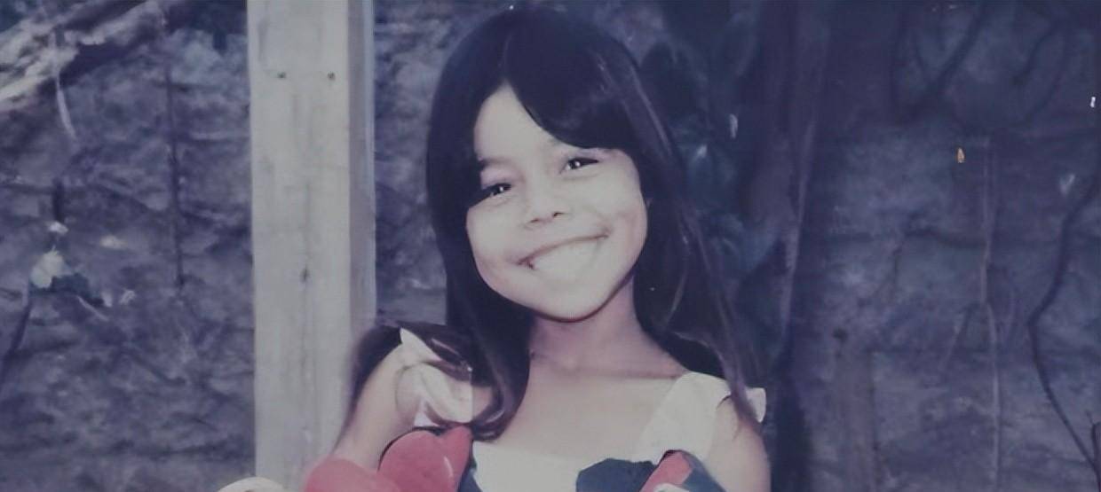 误食蓝色粉末后内出血死亡,下葬时却遭2000人抗议_莱德_德维尔_尼亚