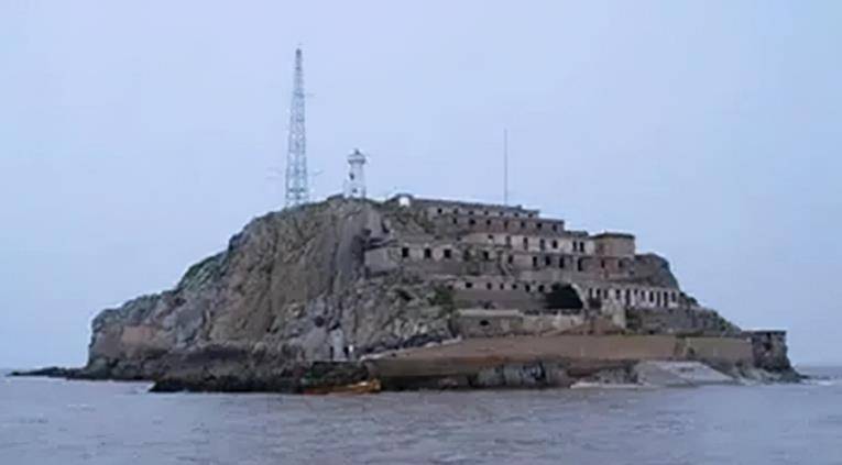 开山岛位置比较特殊,位于我国的黄海前沿,临近日韩公海,是一个跟