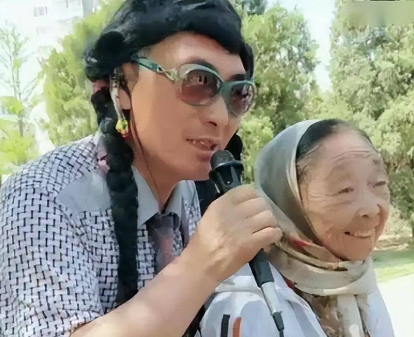 1996年,27岁东北小伙不顾劝阻娶59岁二人转老师,后来过的幸福吗