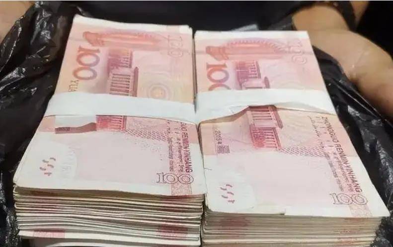 王峥嵘主动登门拜访,提出了让罗彩霞更改自己身份证号的要求,并表示