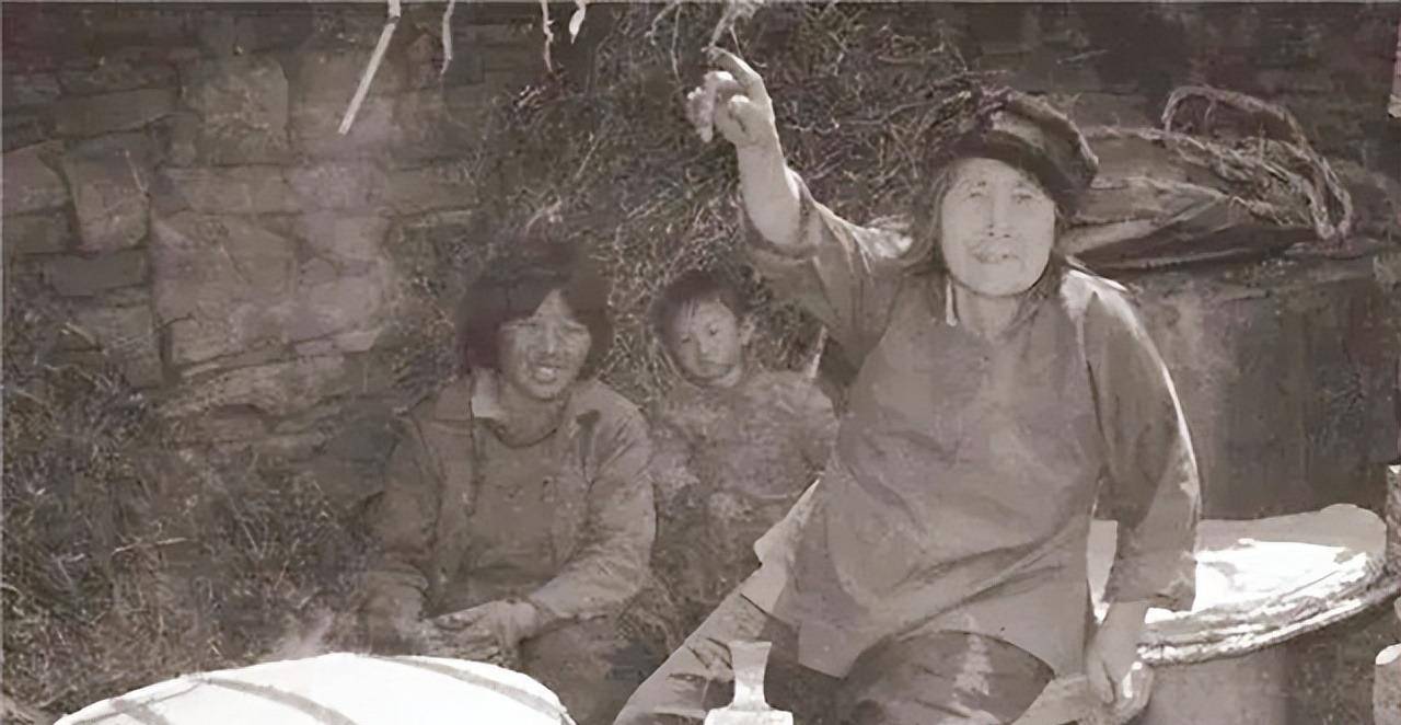 1986年,山东女子晁正坤"称帝",收童男组后宫,被联防队员剿灭