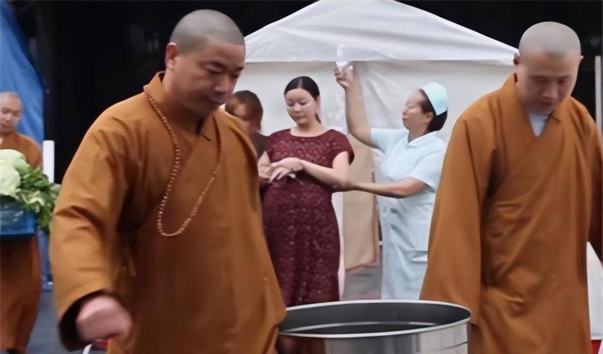 四川一寺庙诞生108名婴儿,三年后,住持升任另一大寺方丈