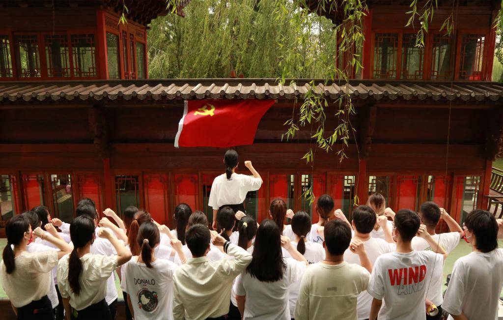 一场永远无法补办的婚礼:2008年,新郎新娘救11人后双双牺牲