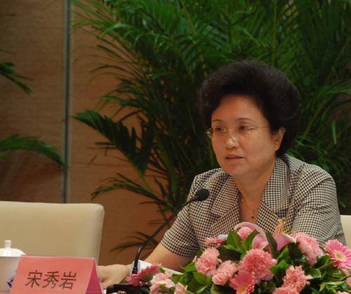 她是中国第二任女省长,原是报务员,50岁官至正部级,至今仍在职