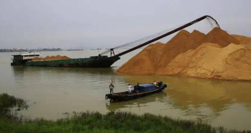 九江"严老眯":搞暗杀上位,敛财百亿,两任市委书记为其"护航"