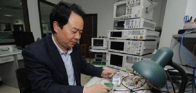 作为信息工程专业综合成绩第一名的才子,申怡飞被保送为信息工程学院