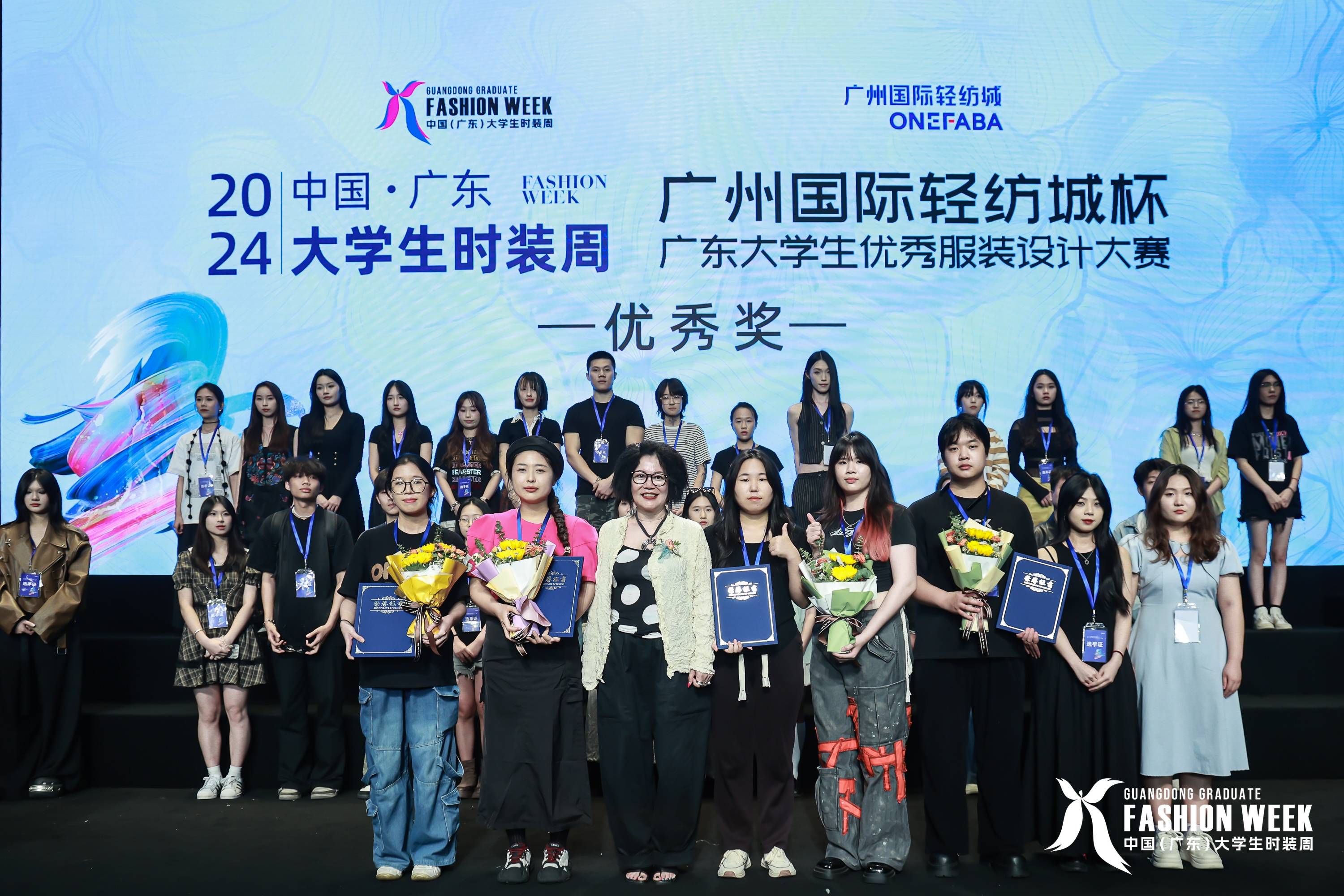 美术学院吴春媚专科组获奖作品《天神的哑水》广州市广播电视大学纺织