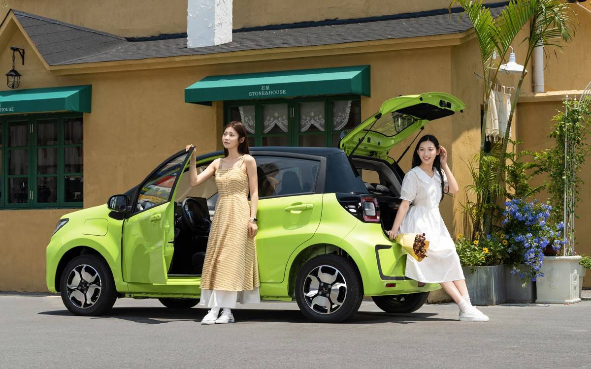 纯电代步车再推新品,花仙子挚爱版续航301公里,价格5.99万元起