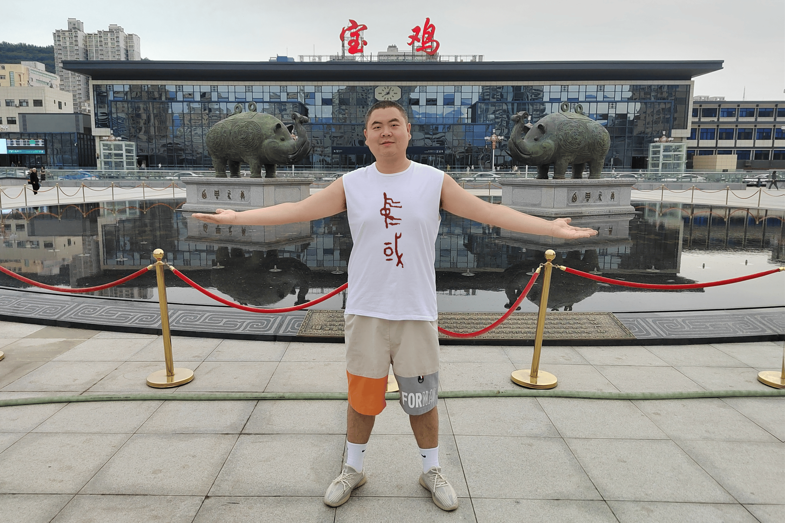 宝鸡火车站:打卡西周青铜象尊雕塑喷泉