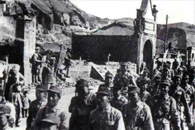 龙云"称霸"云南18年,拥兵20万,为何一夜之间仅剩1连人枪?