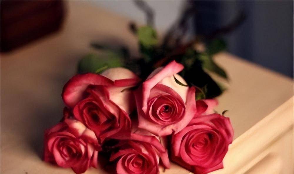 没钱的女人,普遍有以下三个特征,身上的痕迹藏不住