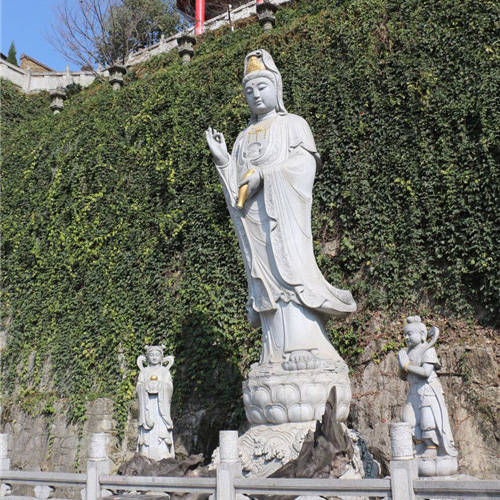 石匠们十分注重面部神态的渲染,观音菩萨端庄慈祥的脸上始终挂着微笑