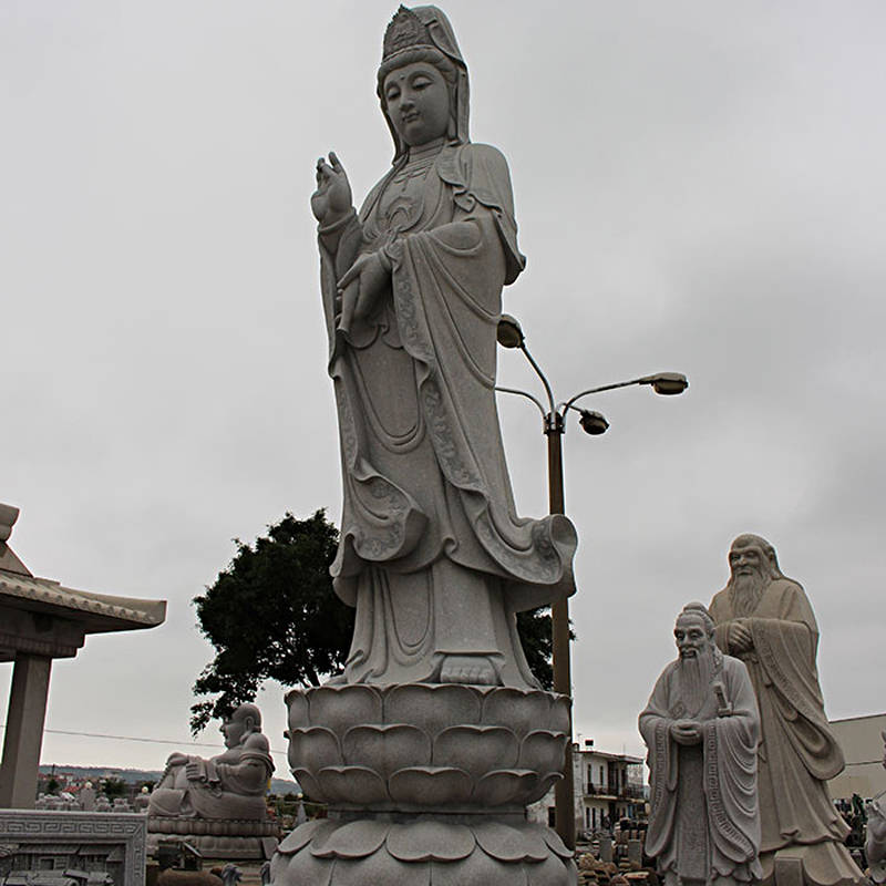 石匠们十分注重面部神态的渲染,观音菩萨端庄慈祥的脸上始终挂着微笑