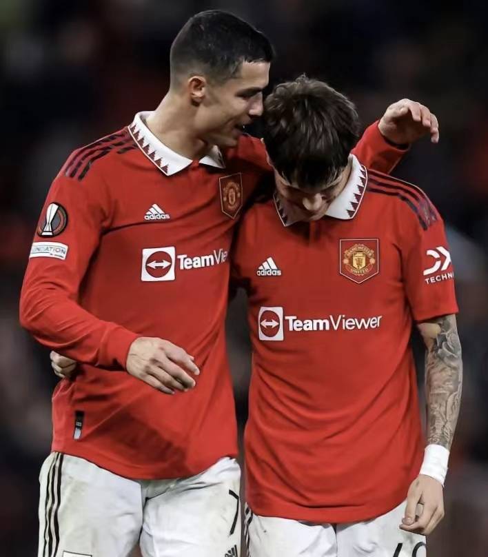 与c罗同行:追求极致的自我,拥有慈善的关怀_赛季_足球