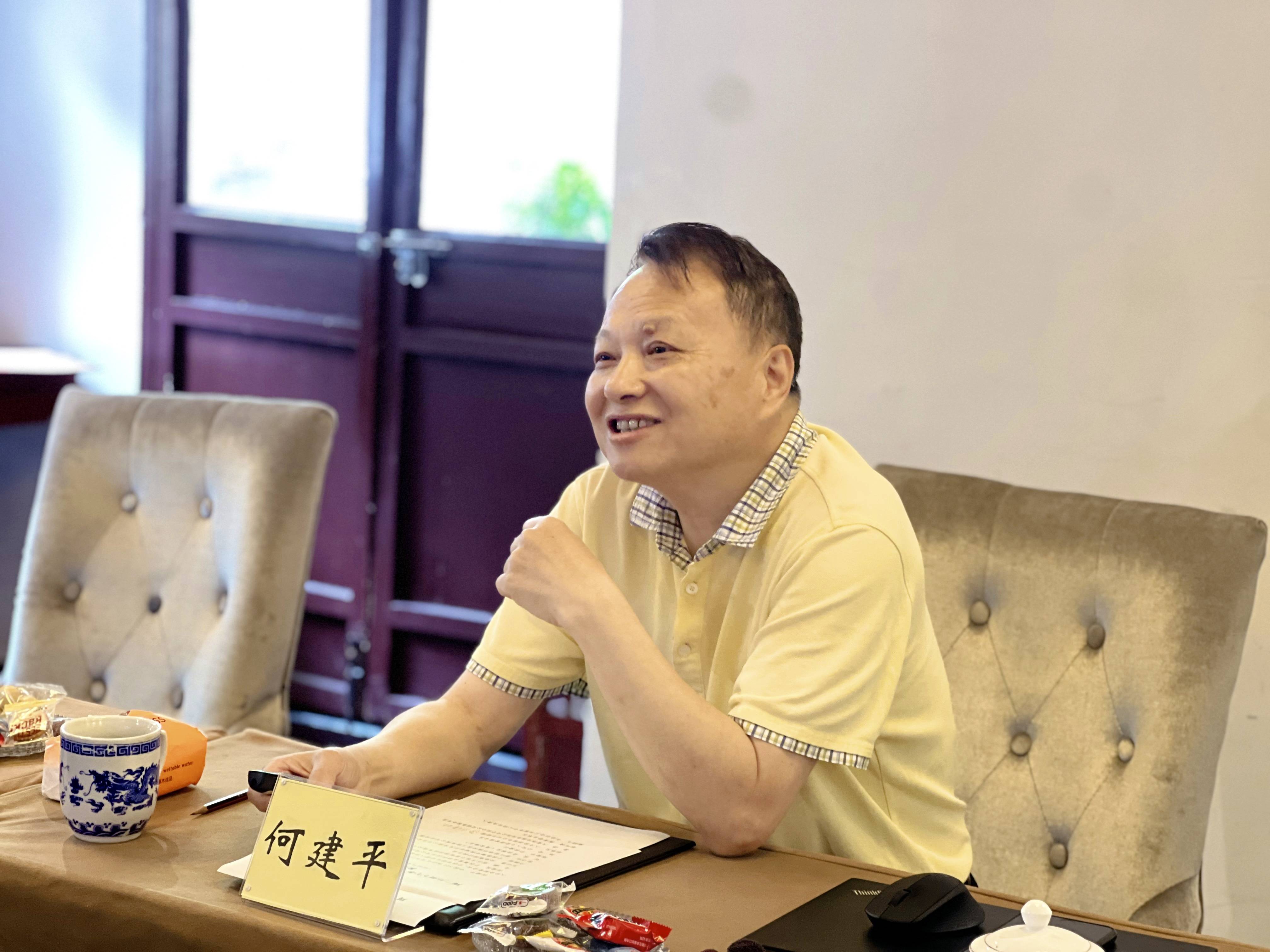 活动中,特邀嘉宾何建平先生,以其在中国500强企业的深厚背景和宁波市