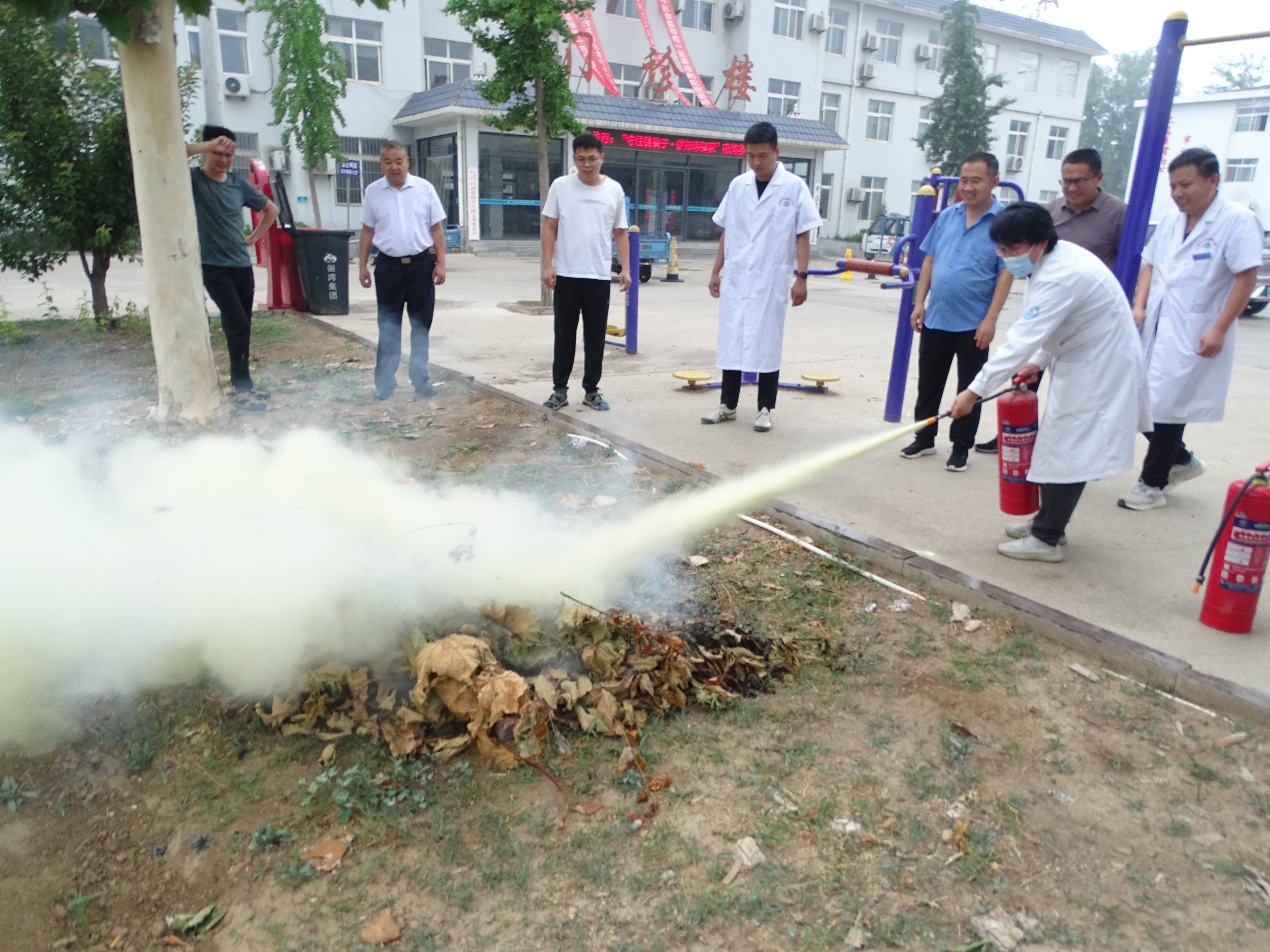牡丹区胡集镇卫生院开展消防灭火演练:筑牢安全"防火墙"