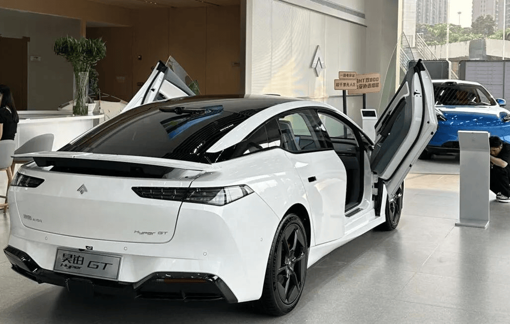 还看啥特斯拉,续航710km国产车才19万,剪刀门轿跑4.