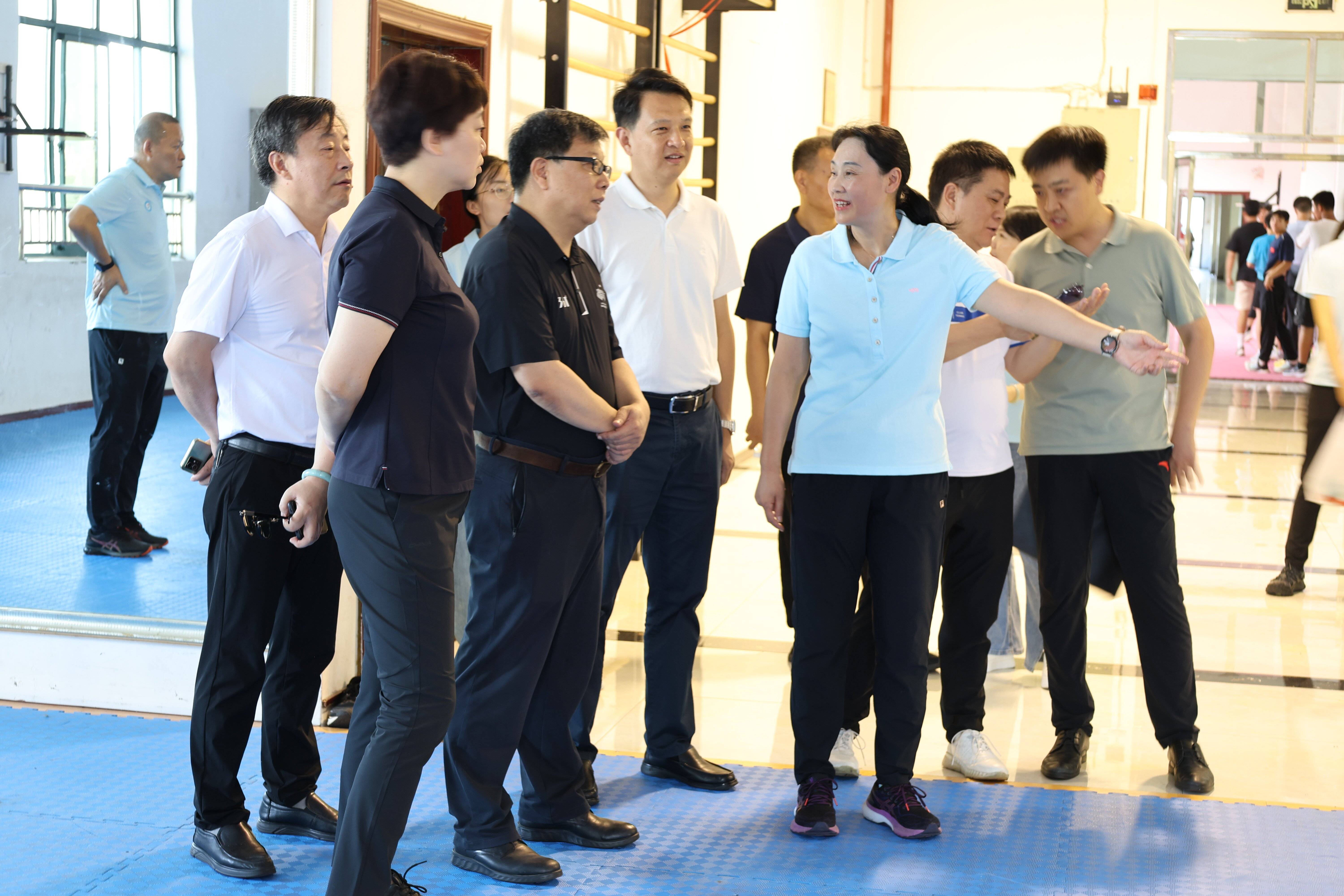 国家体育总局青少司司长李辉一行来宜调研市体校