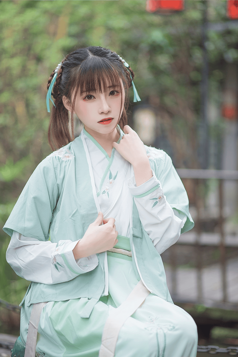 绝美汉服女神鞠婧祎,蓝白发饰清新脱俗,笑靥如花定格时光之美!