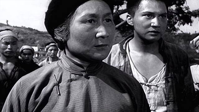 真实的双枪老太婆:抗日杀敌,却因反动最后被枪决
